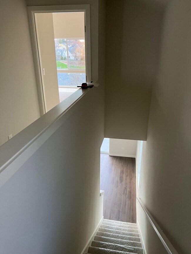 Building Photo - Immaculate 3 Bed 2 Bath Seattle Townhome @ An Incredible Location!