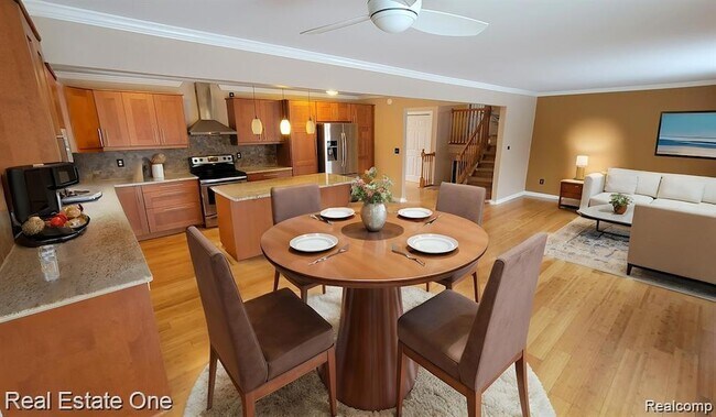 Building Photo - 43608 Lombardy Dr