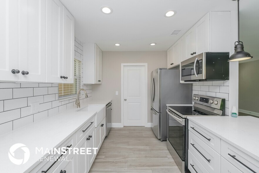 Building Photo - 5510 93rd Ave N