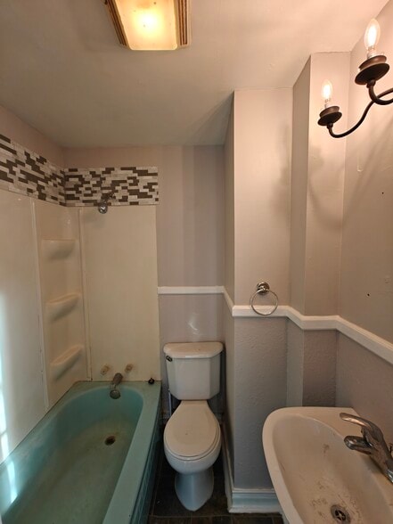 Bathroom - 218 E Rose St