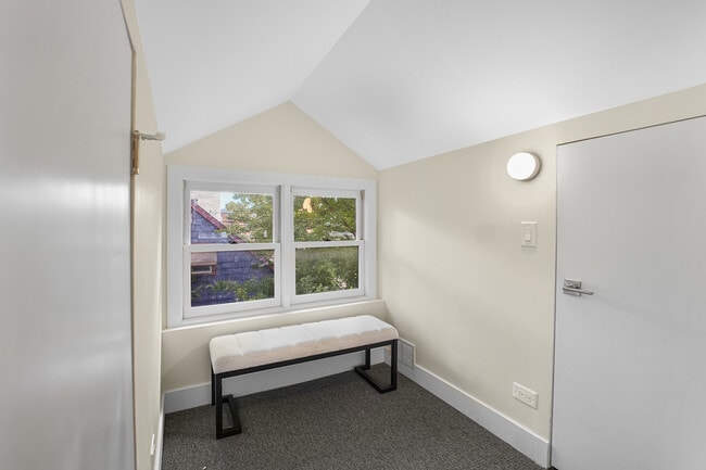 Building Photo - 2541 N 76th Ave