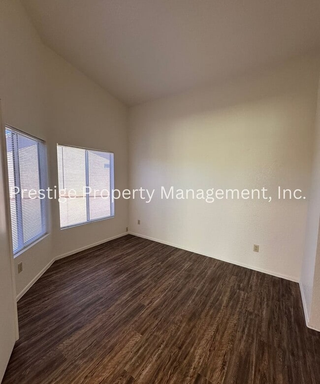 Building Photo - 3093 W Placita De La Roseta