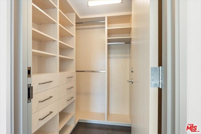 Building Photo - 2301 10th St