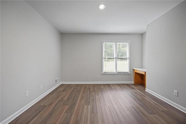 Building Photo - 410 Hickory Walk