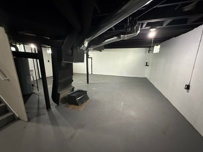 Building Photo - Renovated 3-Bedroom Home – We Welcome Sect...