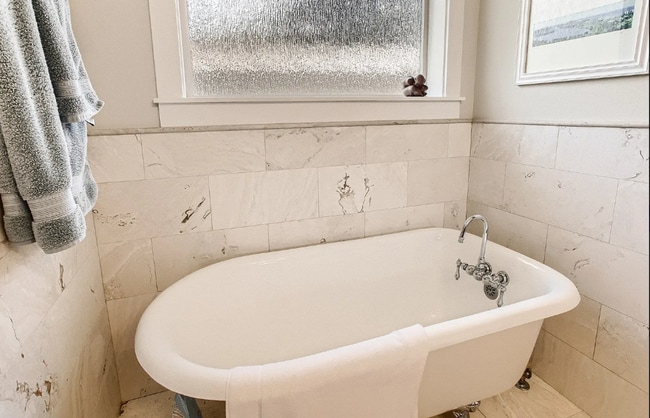 Building Photo - *Coming Soon!!* Fabulous Bright Townhome in the Heart of Downtown Lake Oswego.