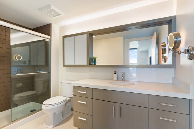 Building Photo - Fully Furnished 2 Bed / 2 Bath Condo with ...