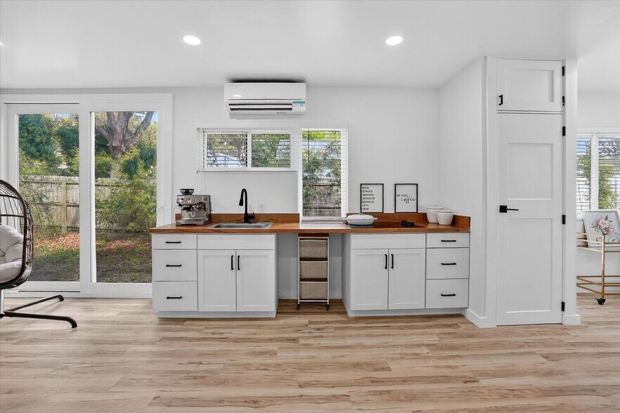 Building Photo - 8778 Waterfront Terrace