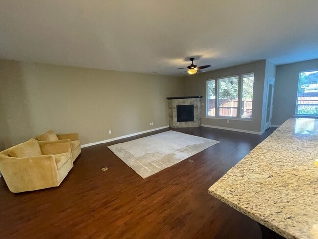 Building Photo - Beautiful Home with lots of upgrades