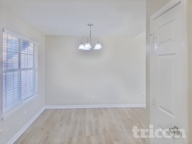 Building Photo - 868 Asbury Way