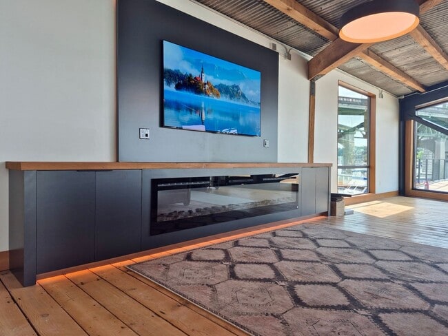 Building Photo - Lake Union Waterfront Apartment