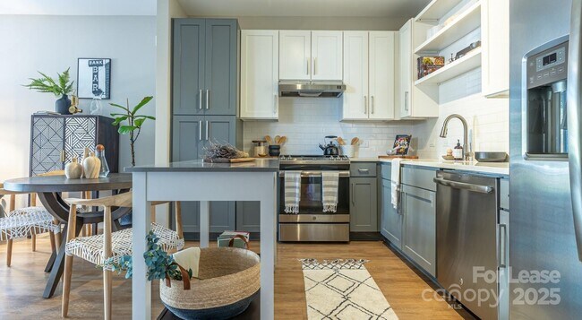 Building Photo - 6408 Providence Farm Ln