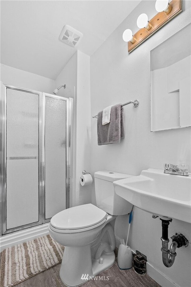 Building Photo - Spacious Montlake Rental with Stunning Vie...