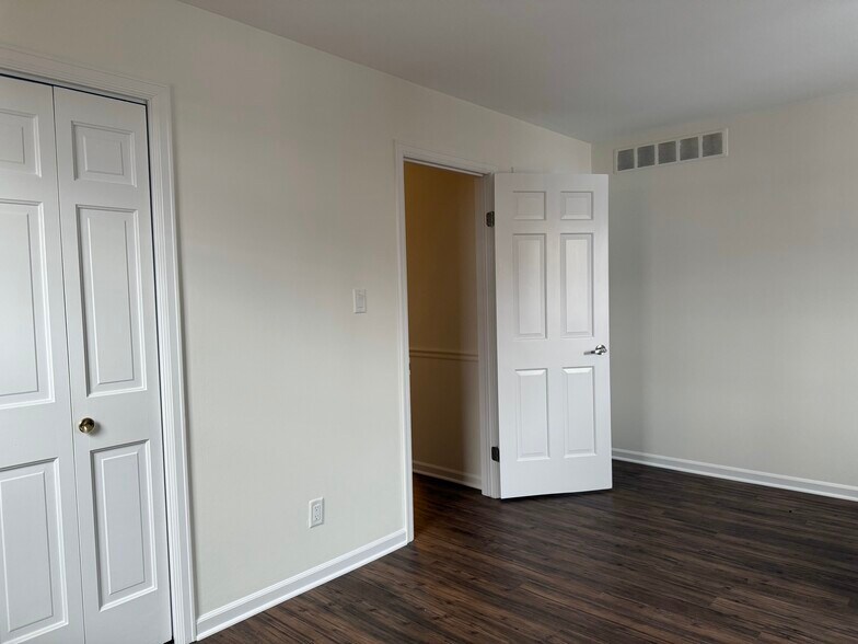 Building Photo - 6 Millrace St N