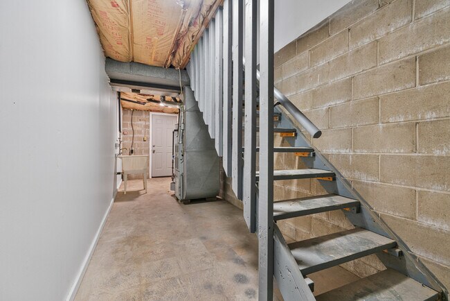 Building Photo - 287 Palma St