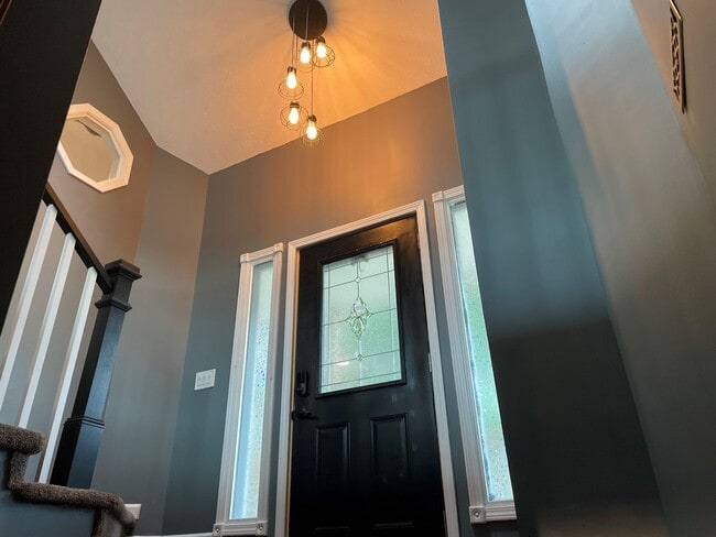 Building Photo - Beautiful Home For Rent on Cul-de-Sac with Huge Fenced Backyard