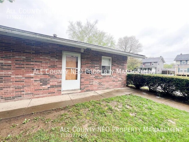 Primary Photo - 481 Tompkins Ave