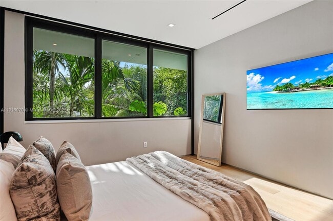 Building Photo - 77 SW 18th Terrace