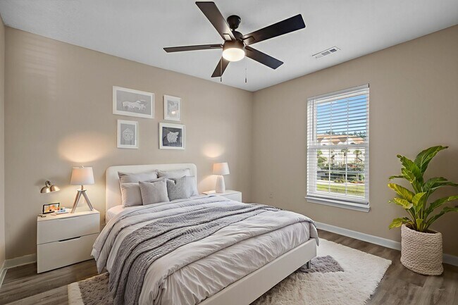 Building Photo - ??You had me at walk-in closet?? 1st Floor Immaculate 1 bedroom for rent in Sunny Myrtle Beach SC!