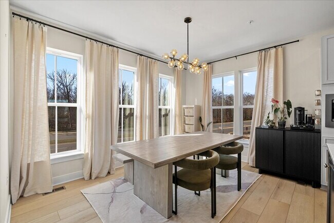 Building Photo - Stunning 4BR / 4.5BA End-Unit Townhome in Brambleton - Built in 2024!