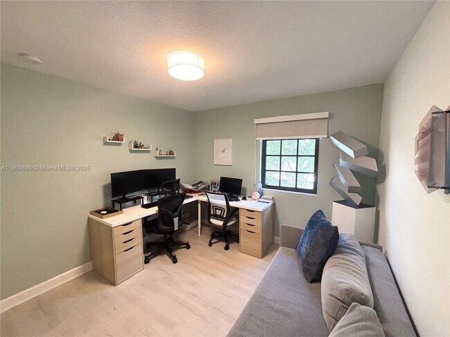 Building Photo - 401 NE 194th Ln