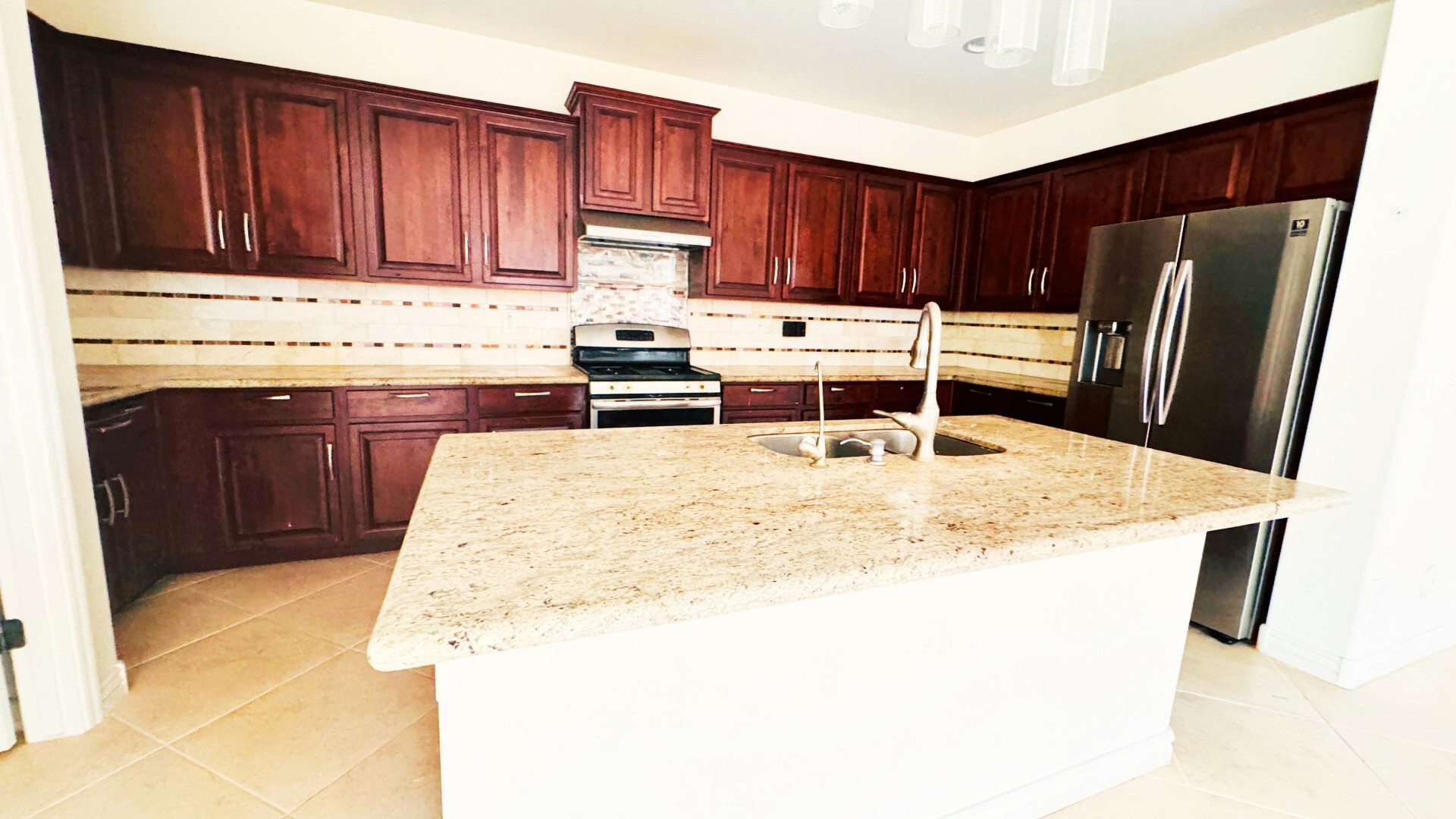 Building Photo - 2533 W Brisa Dr