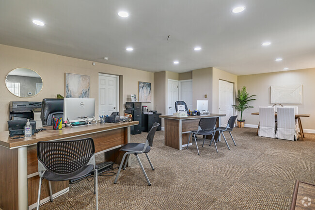 Leasing Office - Courtyards on Glendale