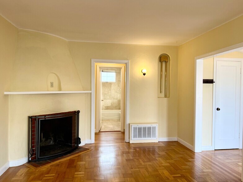 Building Photo - 127 22nd Ave