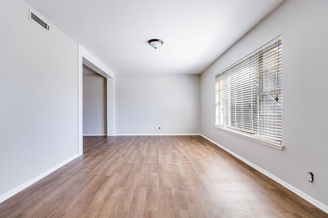 Building Photo - 1425 Austin St