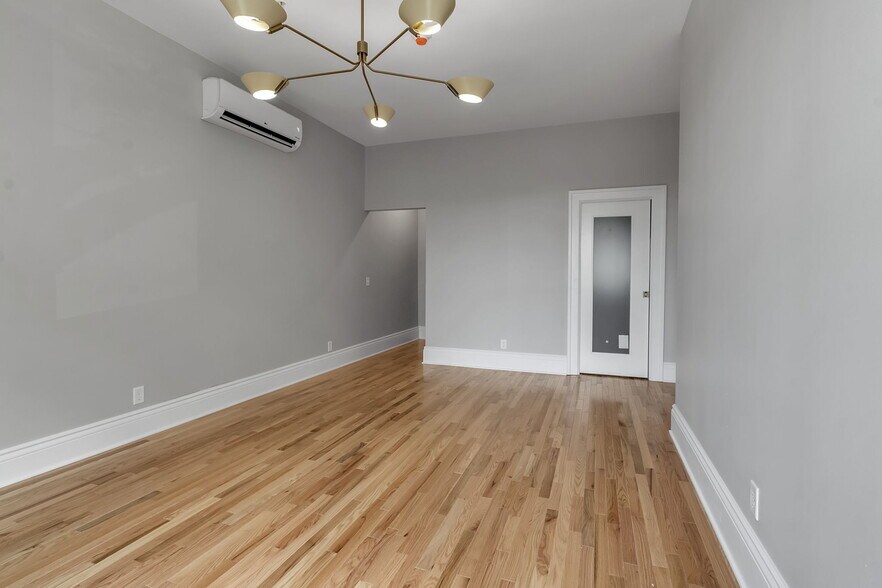 Building Photo - 670 Main St