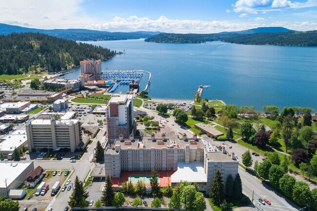 Building Photo - Beautiful Downtown Coeur d' Alene Condo  w/ Amazing Views!