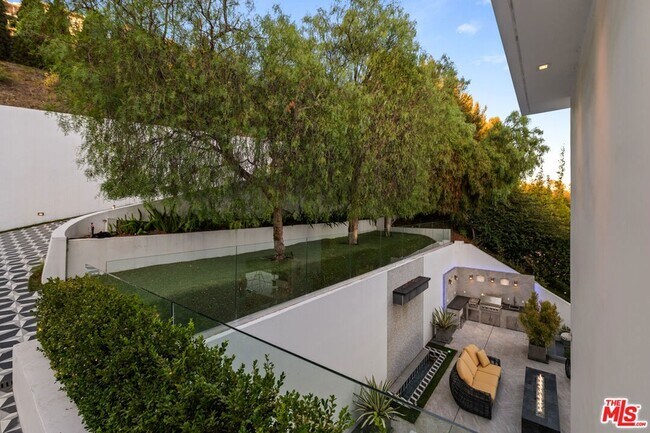 Building Photo - 7080 Mulholland Dr