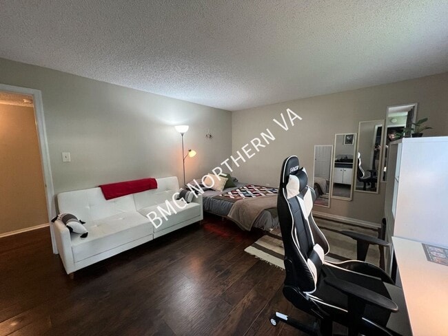 Building Photo - 7729 Inversham Dr