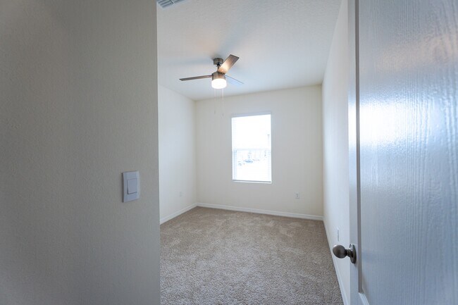 Building Photo - 2331 Gifford Dr