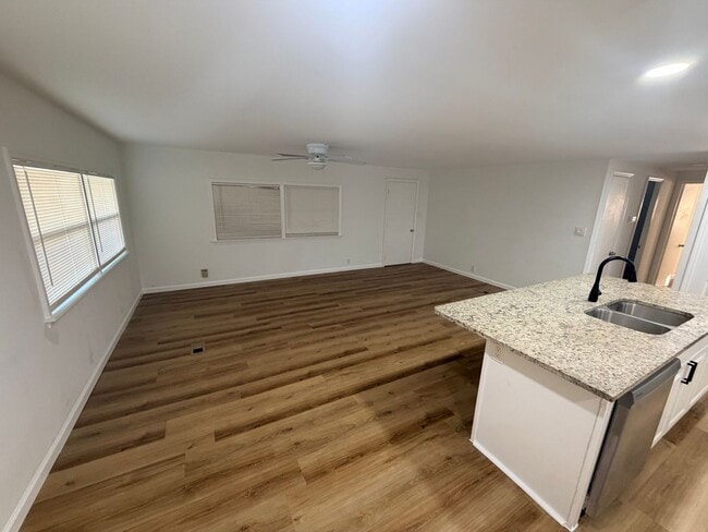 Building Photo - UPDATED TWO BEDROOM TWO BATH HOME IN HIGH POINT!