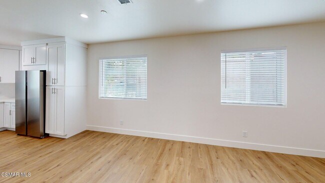 Building Photo - 936 Calle Pensamiento