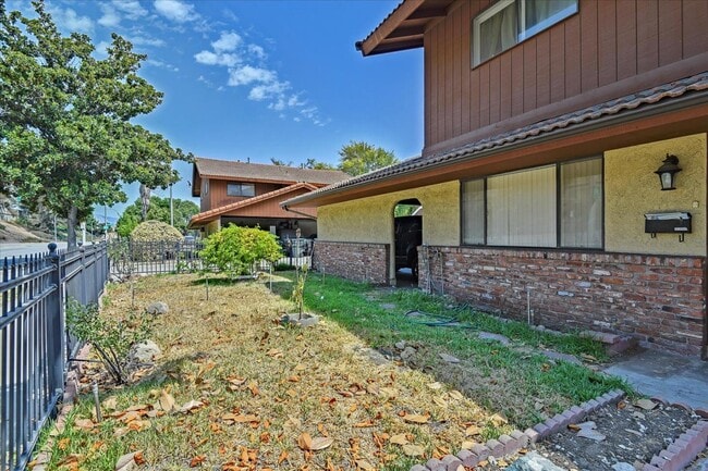 Building Photo - 2390 Corson St