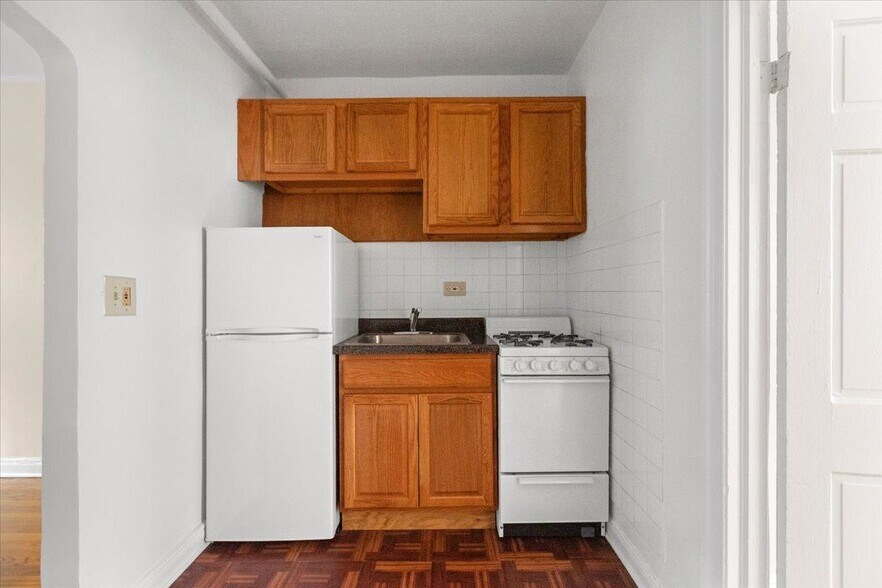 Building Photo - 1421 W Farwell Ave