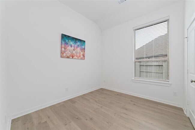 Building Photo - 2006 Elm Grv Ct