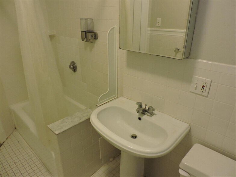 Building Photo - 11 Story St