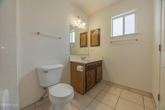 Building Photo - 13771 Paseo Central Ave