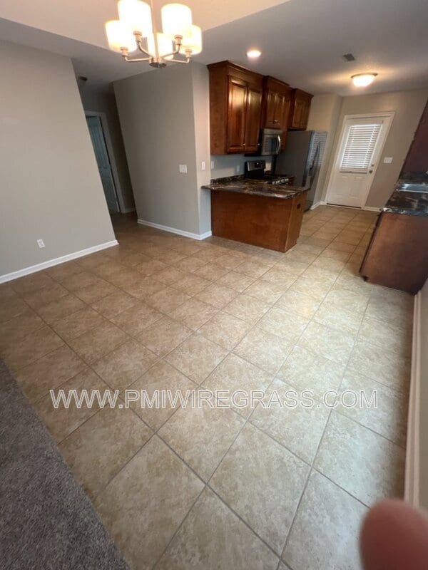 Building Photo - 214 Winterberry Way