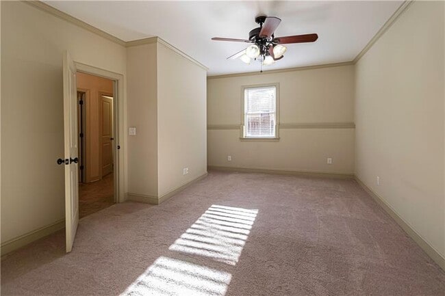 Building Photo - 2050 Oak Grove Rd NE