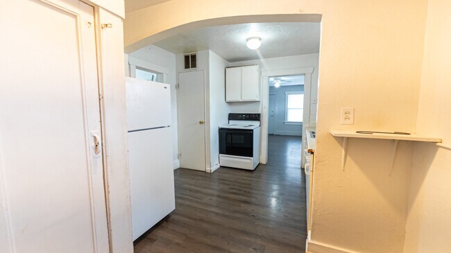 Building Photo - 725 N 10th Ave