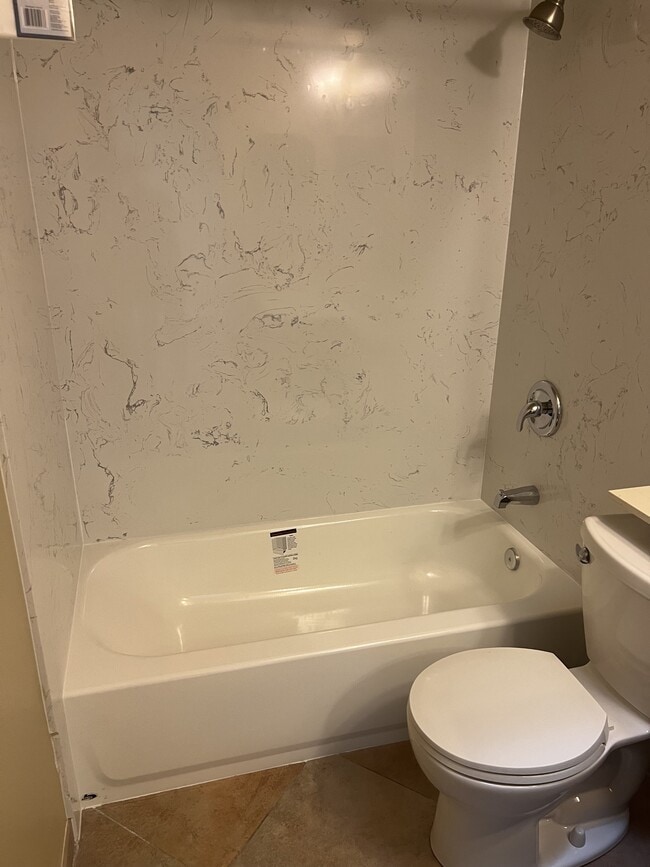 Building Photo - 6560 Oakcreek Way