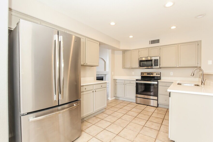 Building Photo - 7841 W McRae Way