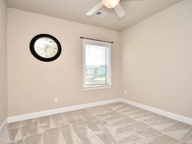Building Photo - 30 Winged Bourne Ct