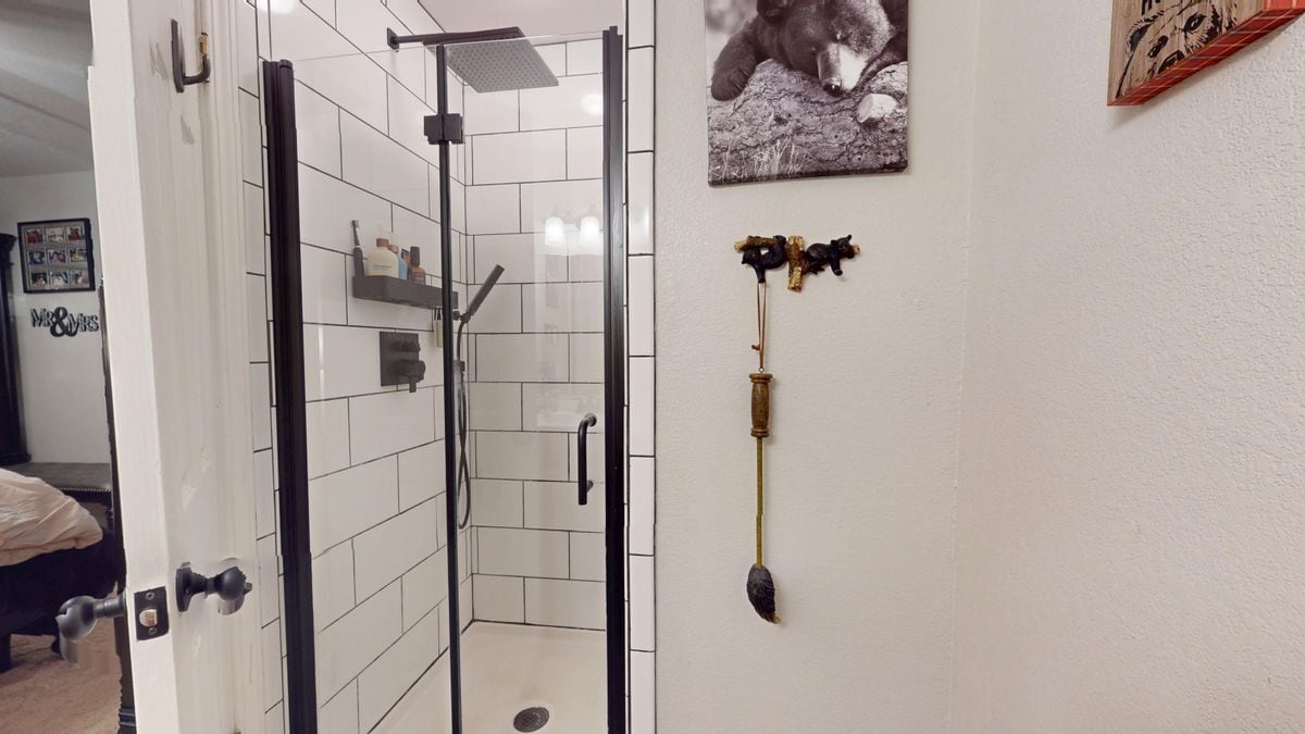 Building Photo - 1202 E Keller St