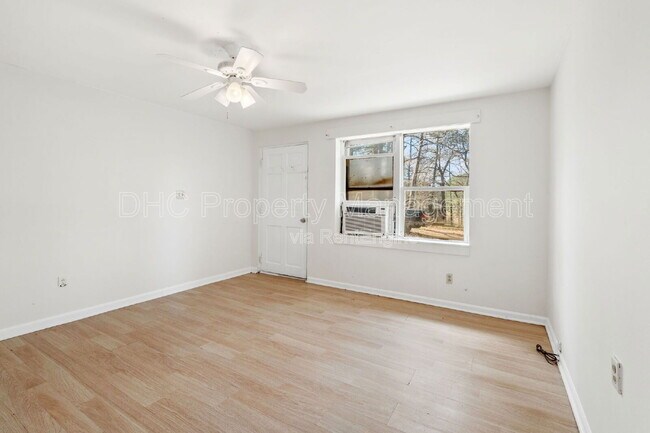 Building Photo - 3234 Fairburn Rd