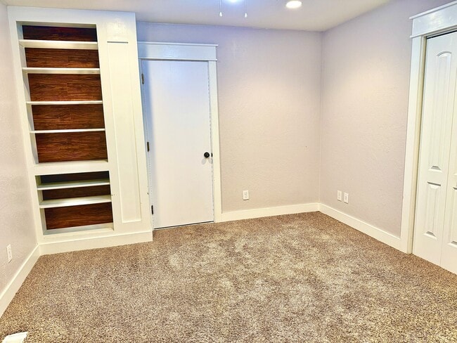 Building Photo - 7426 S 700 E